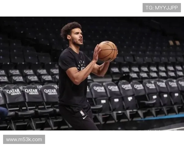 Shams曝卡梅伦约翰逊右膝挫伤将休战四到六周后评估进程